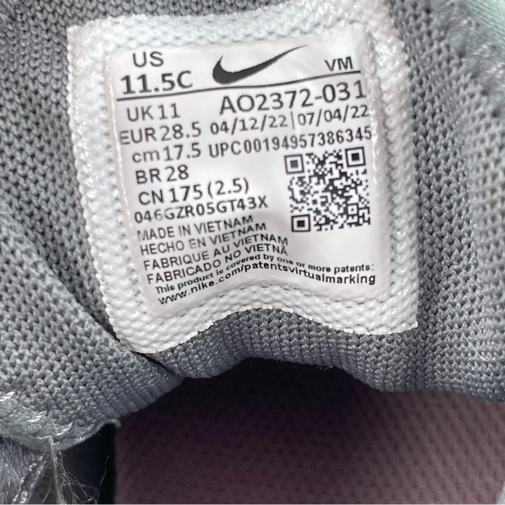 Nike Girl’s Size 11.5C Nike Air Max 270 Smoke Grey Hyper Pink Sneakers Shoes